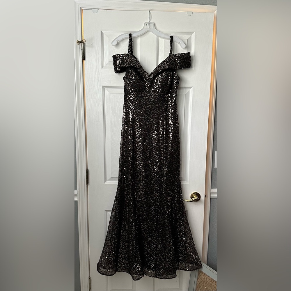 R&M Richards 12P Gold &Black Sequin Gown | Empire Waist Off-shoulder